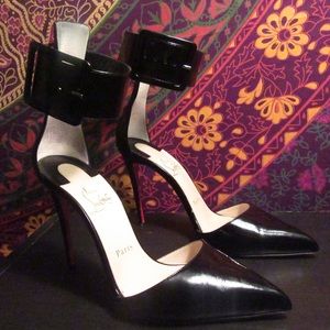 CHRISTIAN LOUBOUTIN PANTENT ANKLE STRAP HEELS.